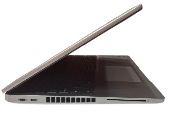 Dell LATITUDE 5520 Laptop - Image 3